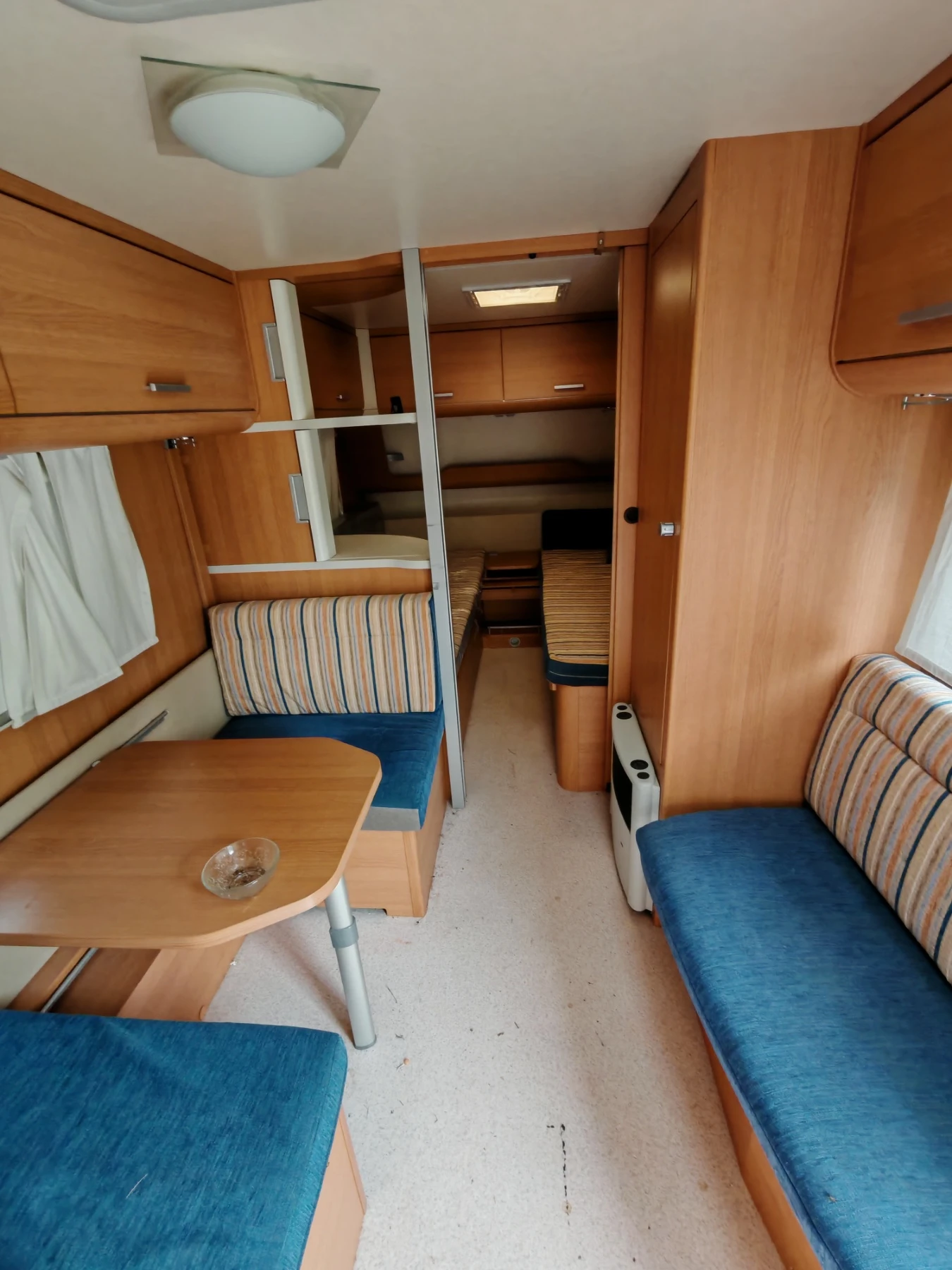 Каравана Knaus Holiday 500HL, снимка 13 - Каравани и кемпери - 54228326