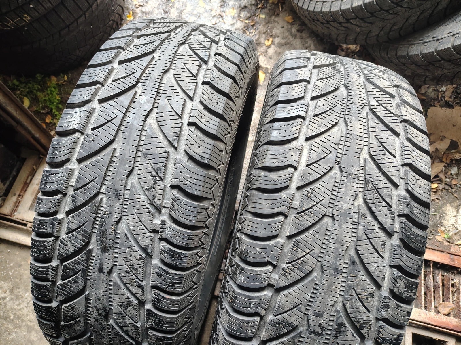 Гуми Зимни 255/70R16, снимка 2 - Гуми и джанти - 54085956