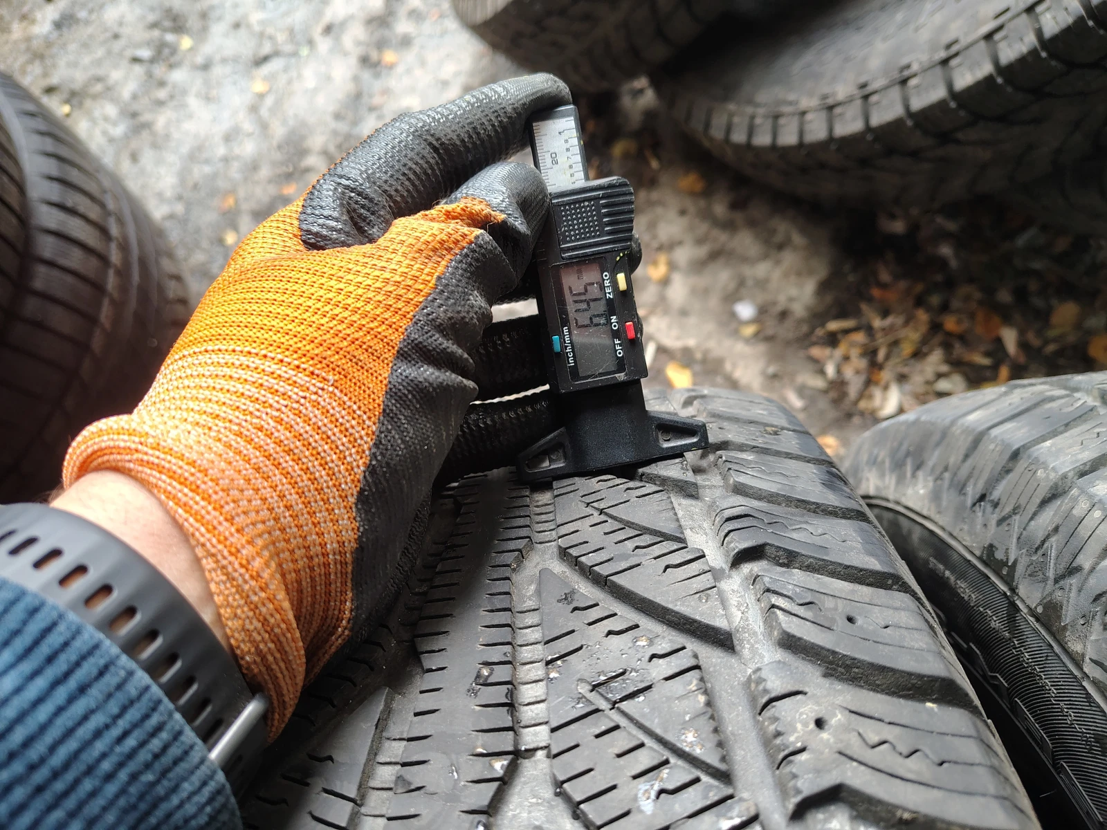 Гуми Зимни 255/70R16, снимка 3 - Гуми и джанти - 54085956