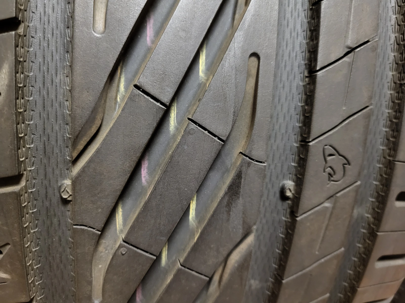 Гуми Летни 255/35R18, снимка 4 - Гуми и джанти - 54349238