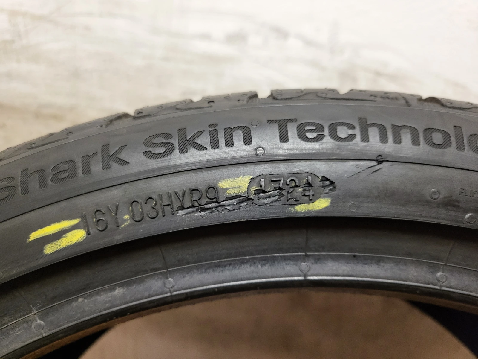 Гуми Летни 255/35R18, снимка 9 - Гуми и джанти - 54349238