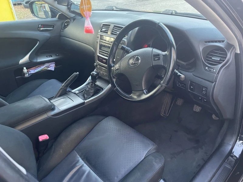 Lexus IS 220d 220d, снимка 11 - Автомобили и джипове - 47995244