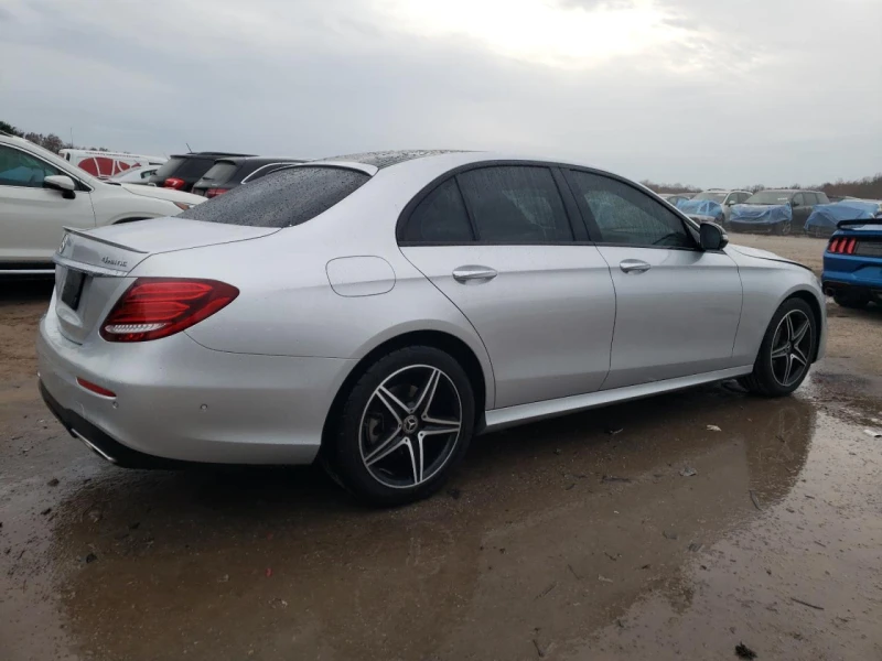 Mercedes-Benz E 300 4MATIC * AMG PACK* * ДИГИТАЛНО ТАБЛО* , снимка 4 - Автомобили и джипове - 48122660