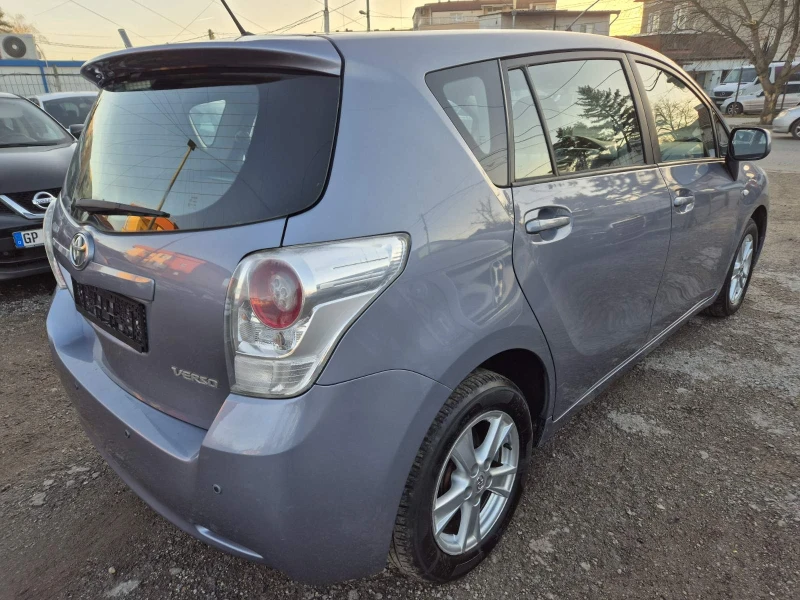 Toyota Verso 2.0 D4D, снимка 5 - Автомобили и джипове - 48815451