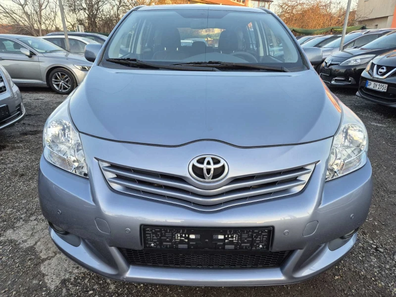 Toyota Verso 2.0 D4D, снимка 3 - Автомобили и джипове - 48815451