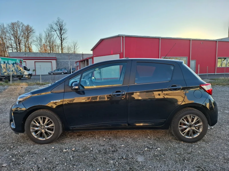 Toyota Yaris 1.5 hybrid , снимка 8 - Автомобили и джипове - 49303595