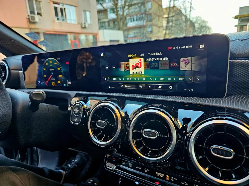 Mercedes-Benz CLA Cla180, снимка 9 - Автомобили и джипове - 53024758