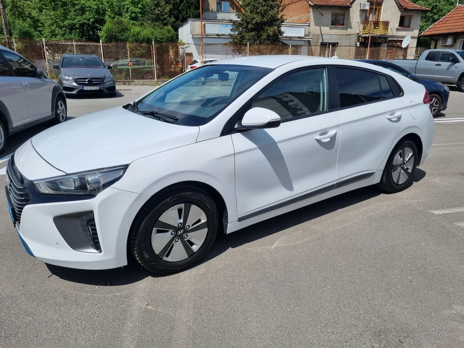 Hyundai Ioniq Hybrid - изображение 4