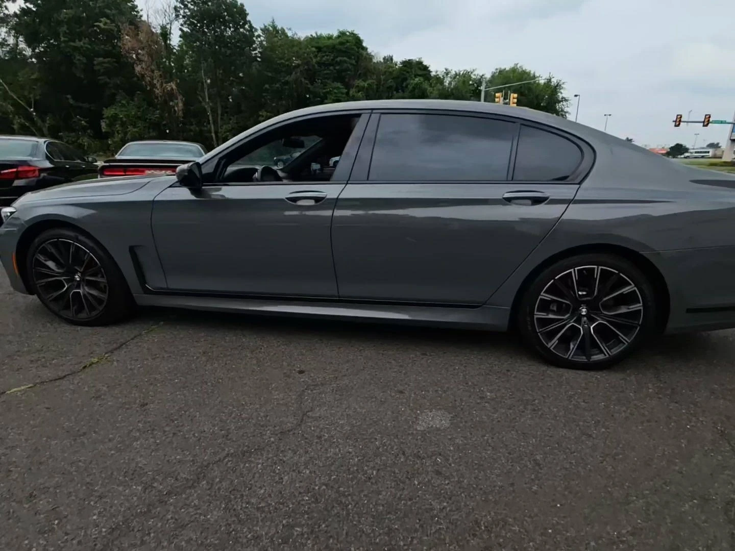 BMW 750 I* xDrive* M-PACK* BOWERS&WILKINS* 360* МАСАЖ* ОБД - изображение 2