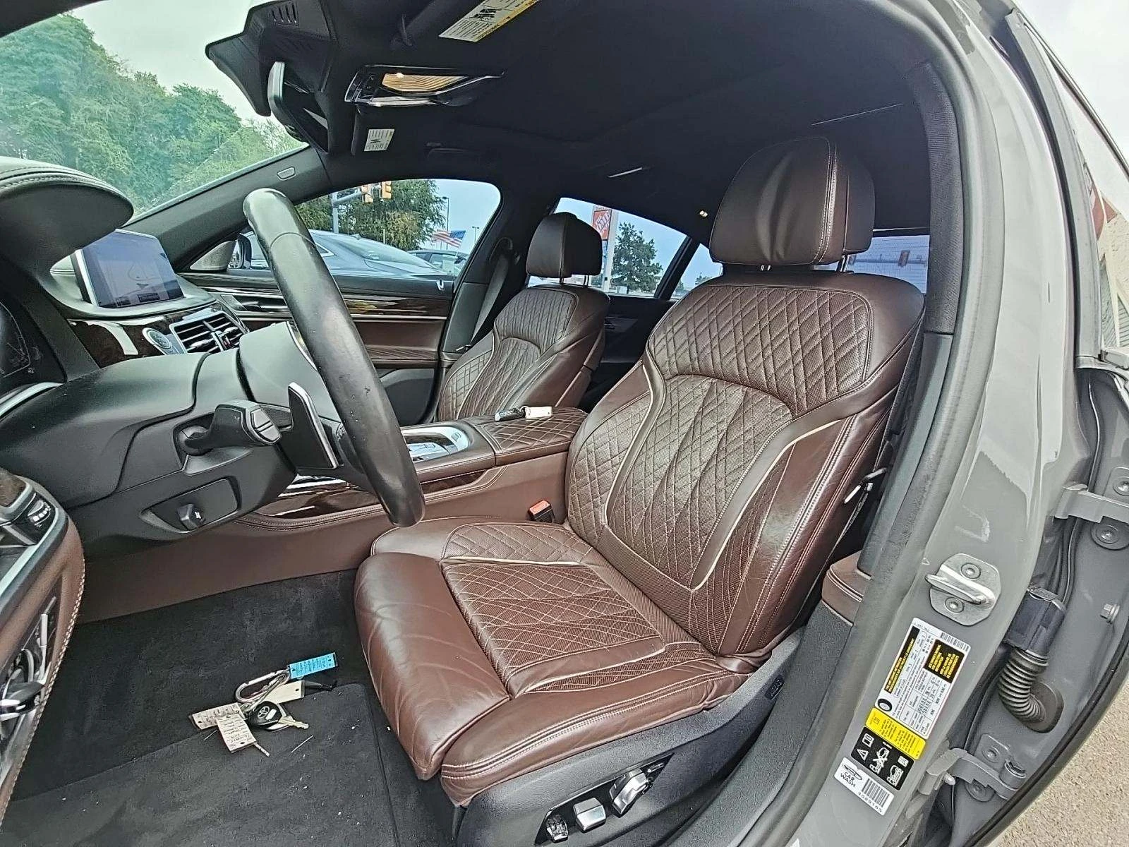BMW 750 I* xDrive* M-PACK* BOWERS&WILKINS* 360* МАСАЖ* ОБД - изображение 5