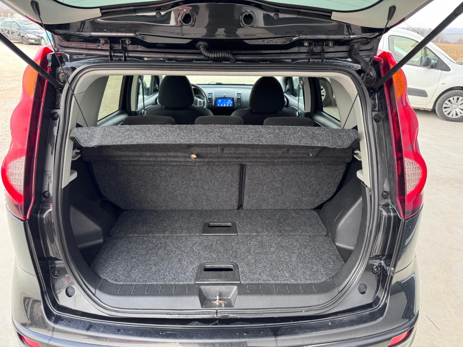 Nissan Note 1, 4 I 88 PS, снимка 13 - Автомобили и джипове - 53710278