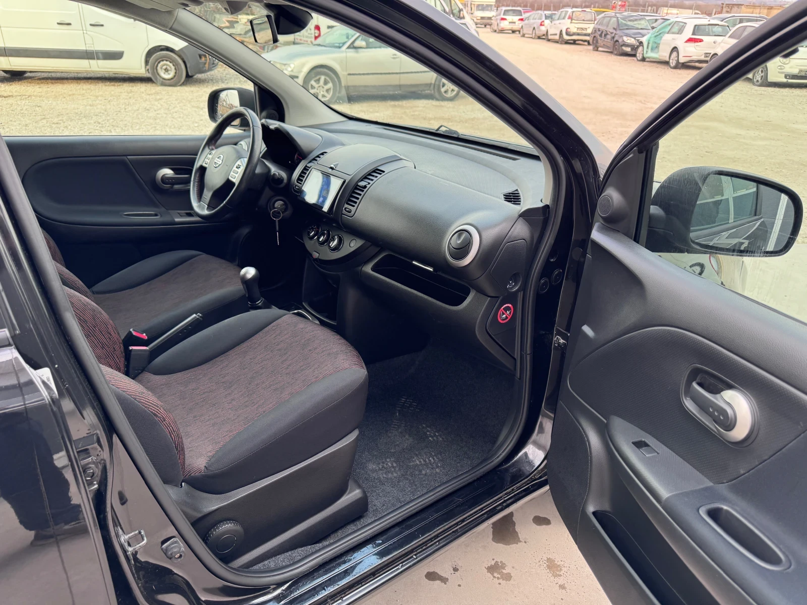 Nissan Note 1, 4 I 88 PS, снимка 15 - Автомобили и джипове - 53710278
