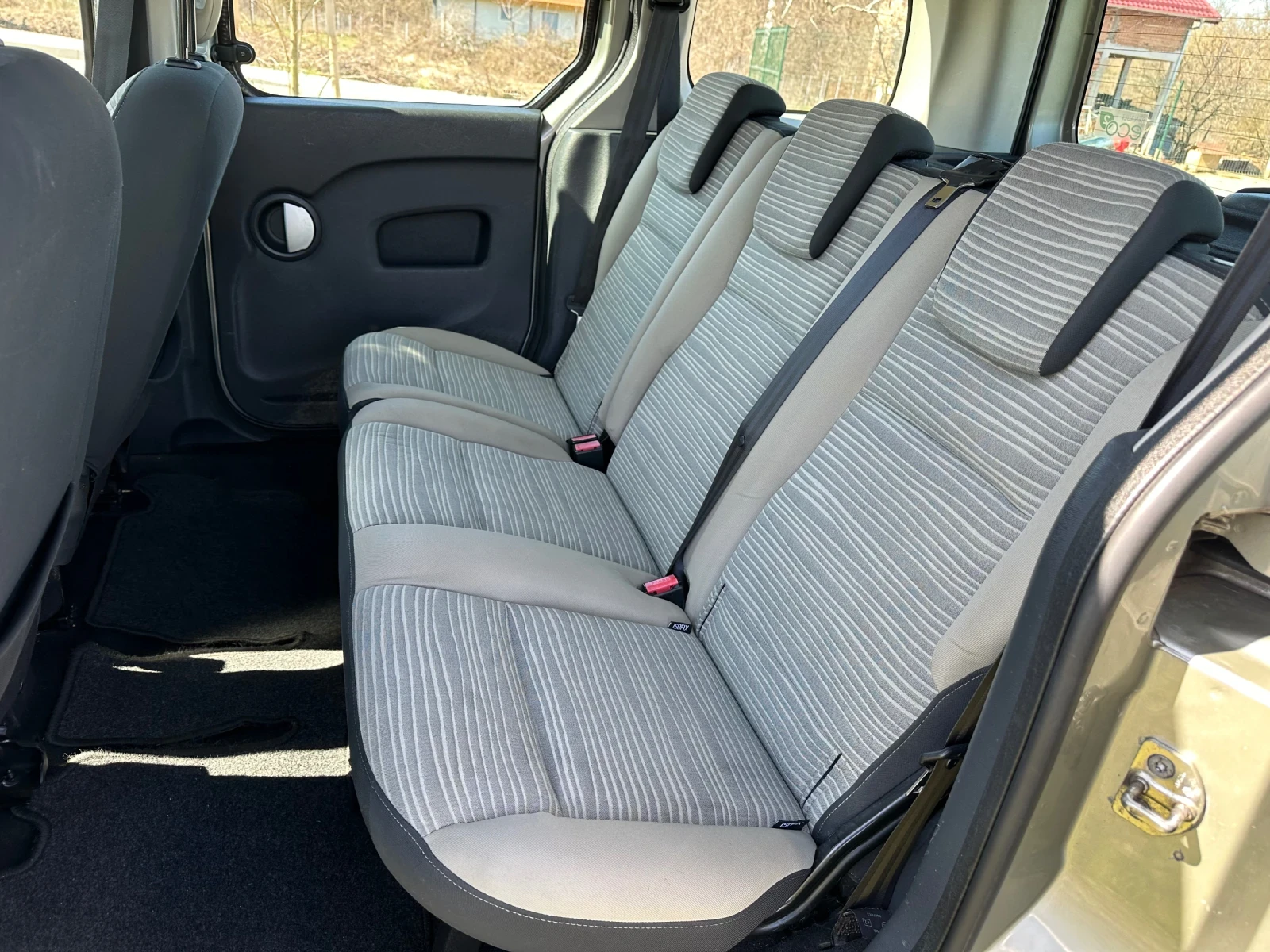 Renault Kangoo 1.5 DCI, снимка 11 - Автомобили и джипове - 53818085