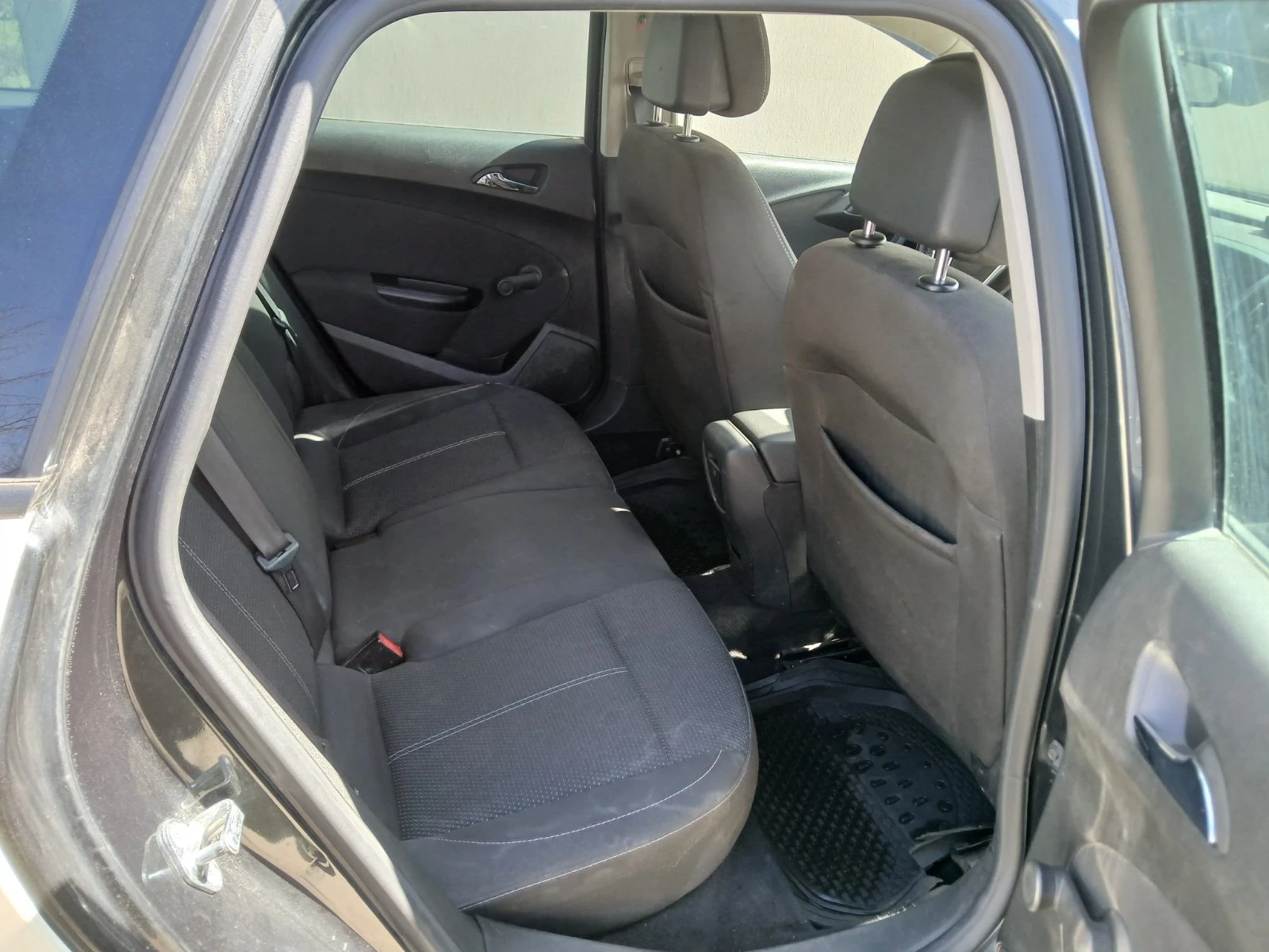 Opel Astra 1.6 cdti, снимка 11 - Автомобили и джипове - 53849312