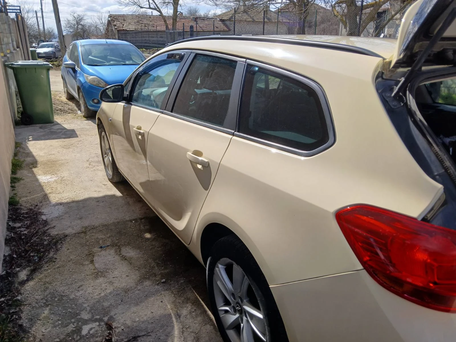 Opel Astra 1.6 cdti, снимка 3 - Автомобили и джипове - 53849312