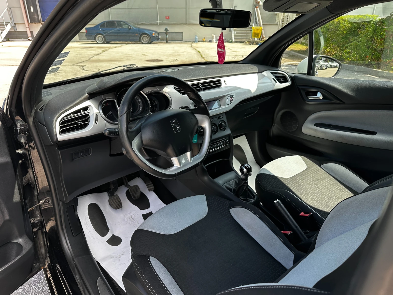 Citroen DS3 1.2i 82 к.с., снимка 10 - Автомобили и джипове - 54746953