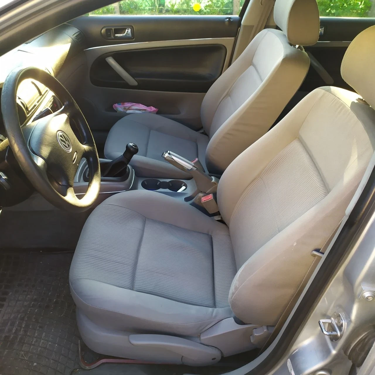 VW Passat 1.6 i, снимка 8 - Автомобили и джипове - 54848558