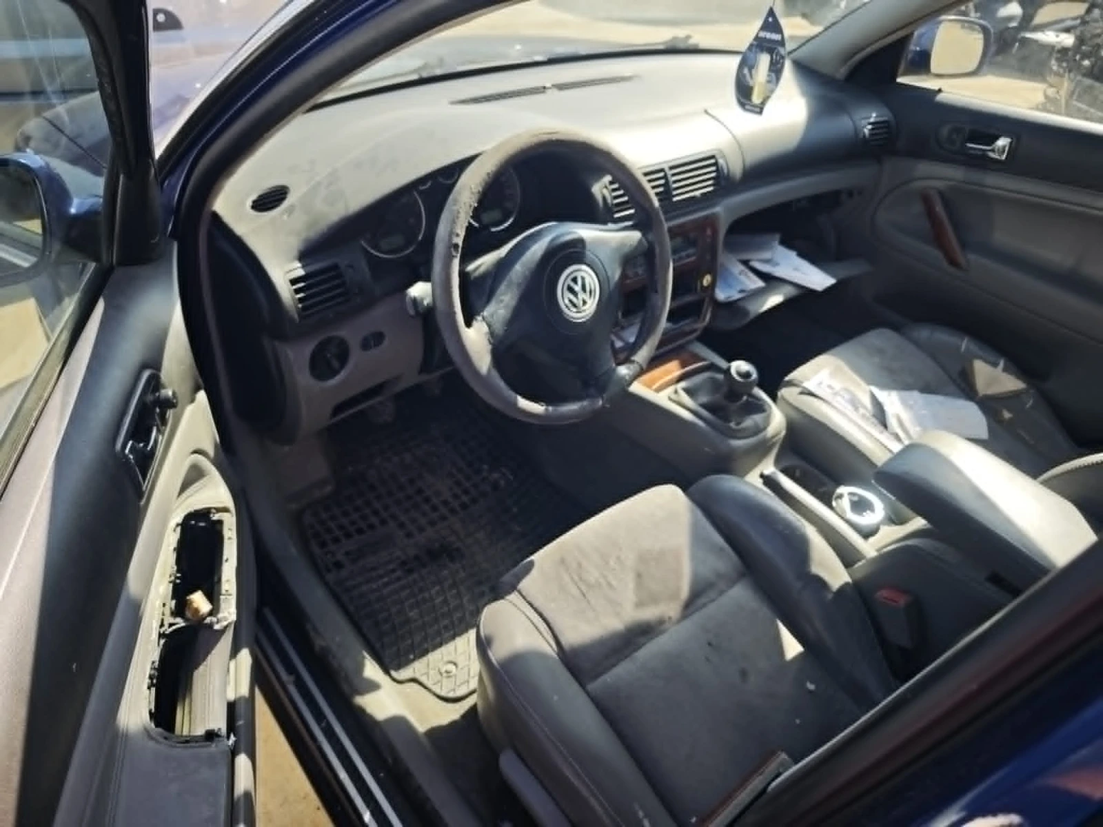VW Passat 1.9 TDI, снимка 5 - Автомобили и джипове - 55095866