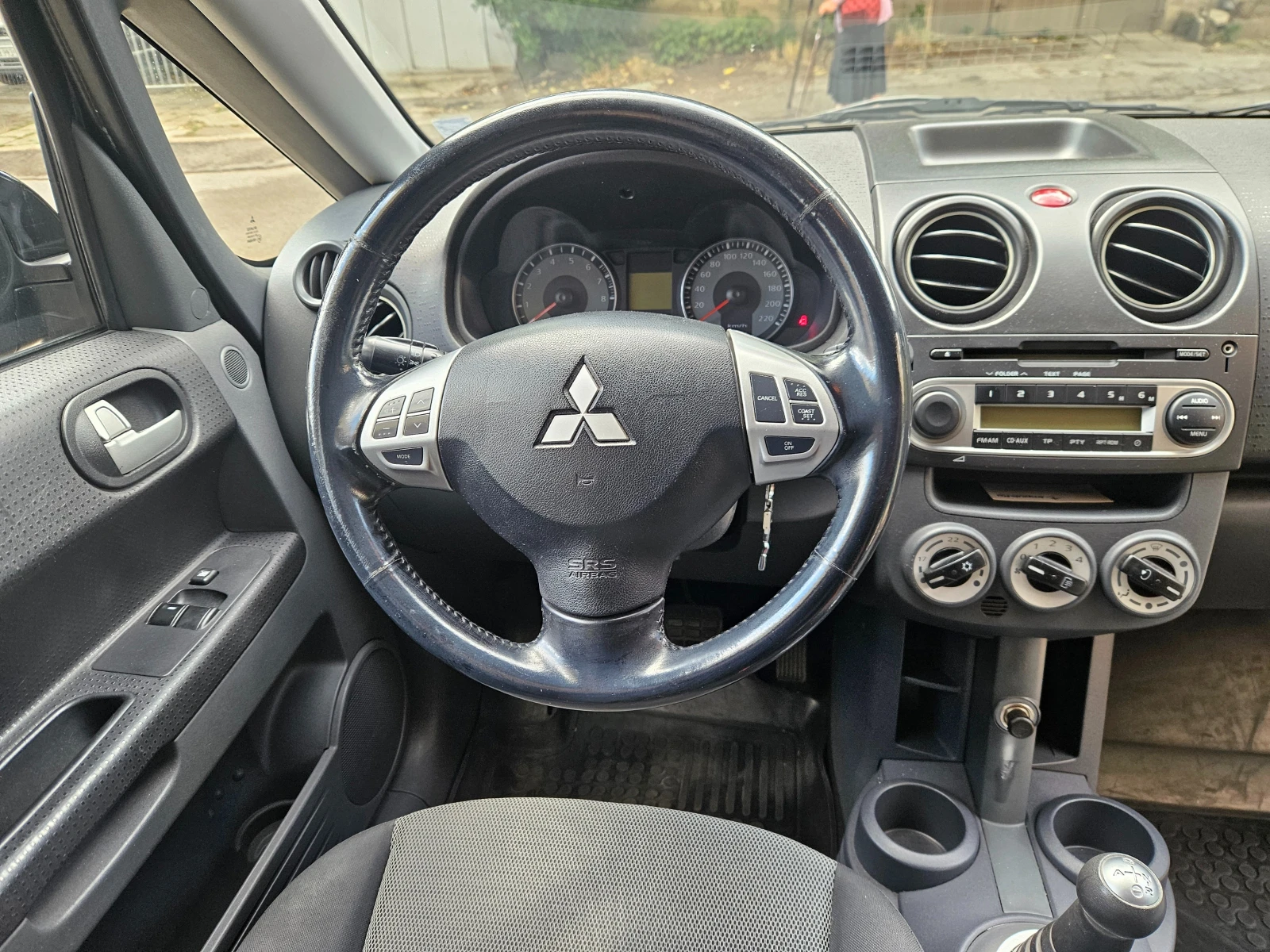 Mitsubishi Colt 1.3i FACELIFT, снимка 9 - Автомобили и джипове - 55428708