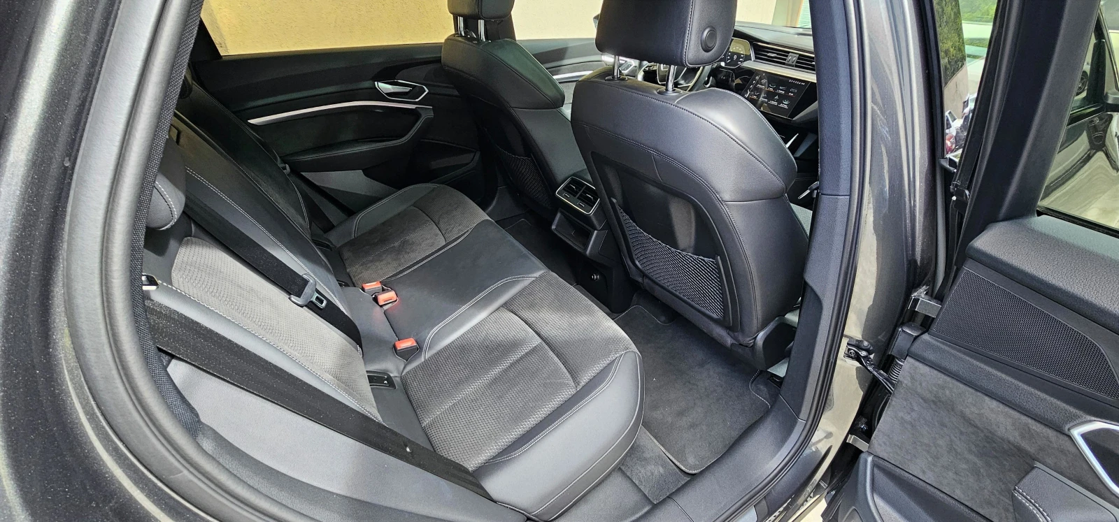 Audi E-Tron Q8 S line, за маняци!, снимка 13 - Автомобили и джипове - 55631573