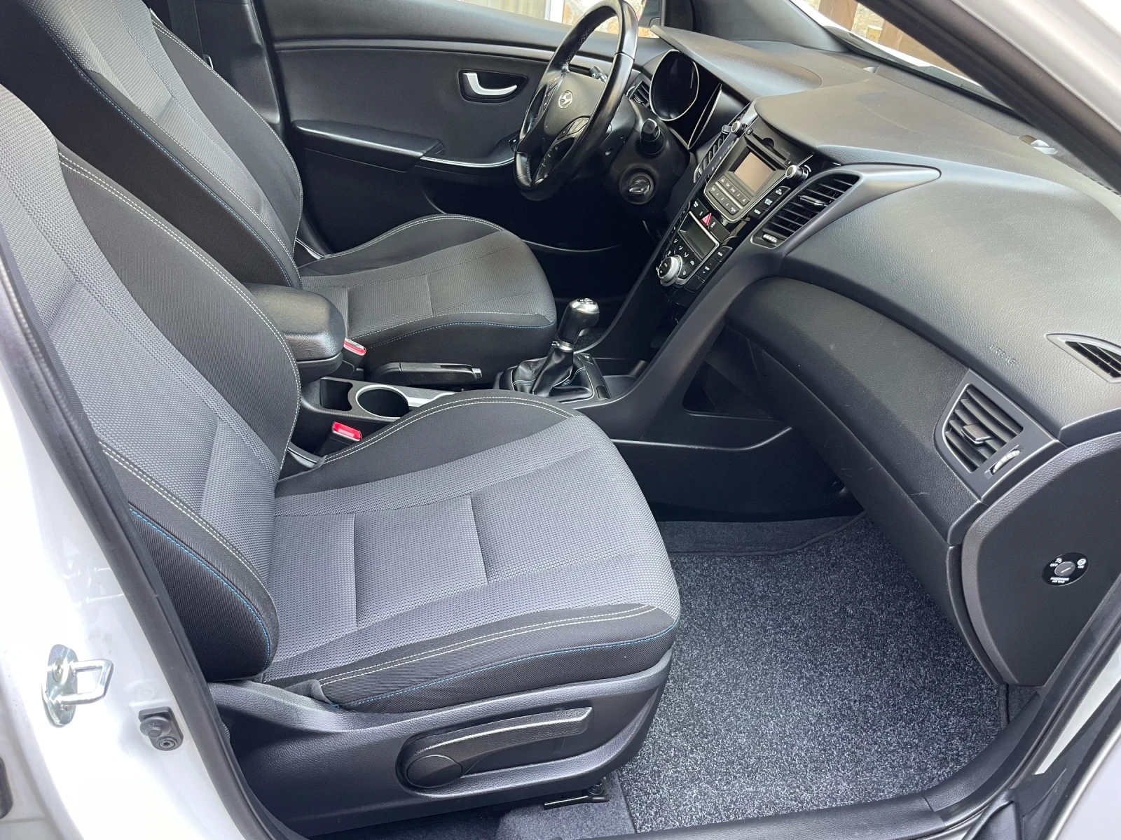 Hyundai I30 1.4i* 100kc* Passion blue, снимка 8 - Автомобили и джипове - 55853346