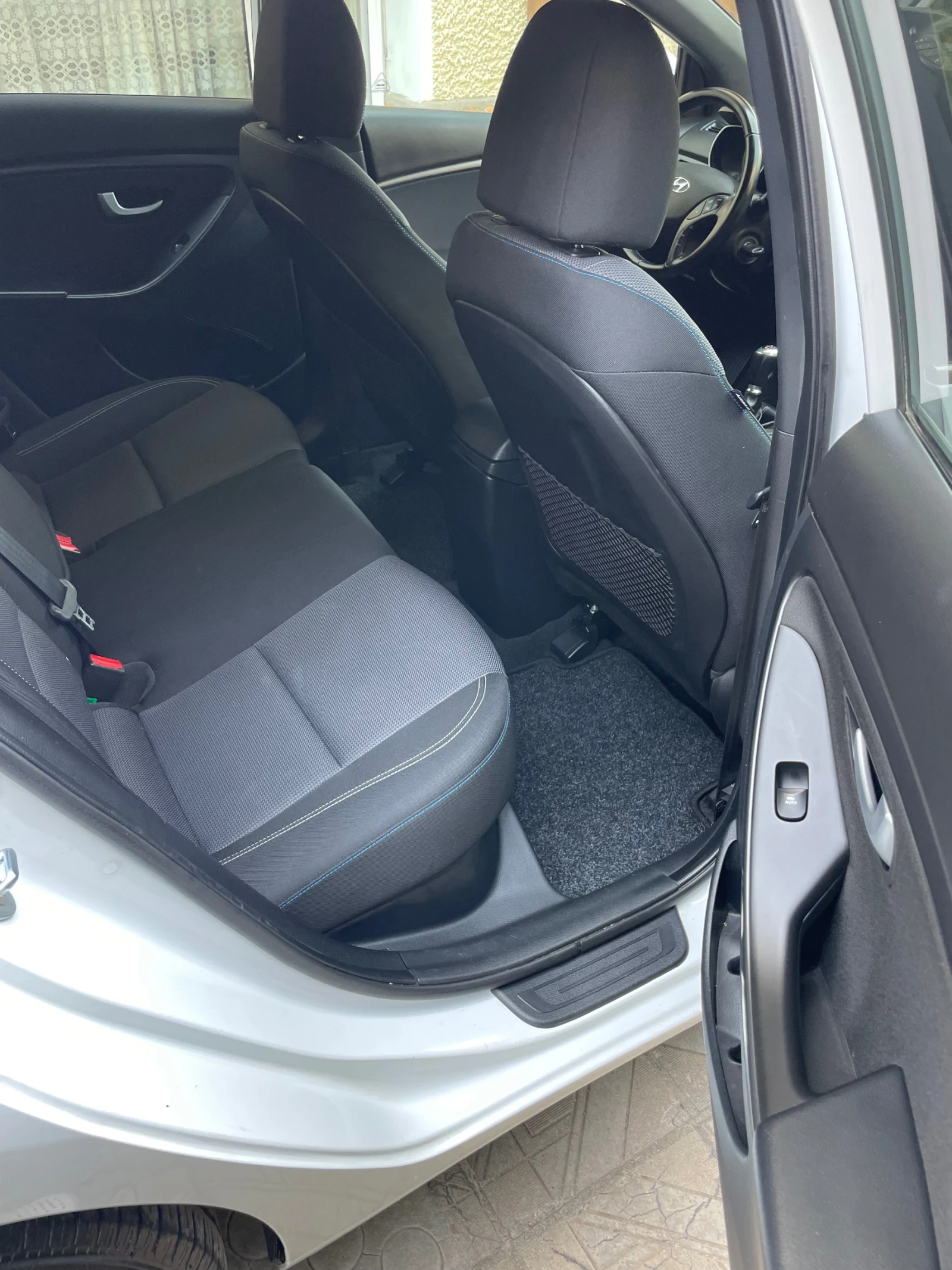 Hyundai I30 1.4i* 100kc* Passion blue, снимка 9 - Автомобили и джипове - 55853346