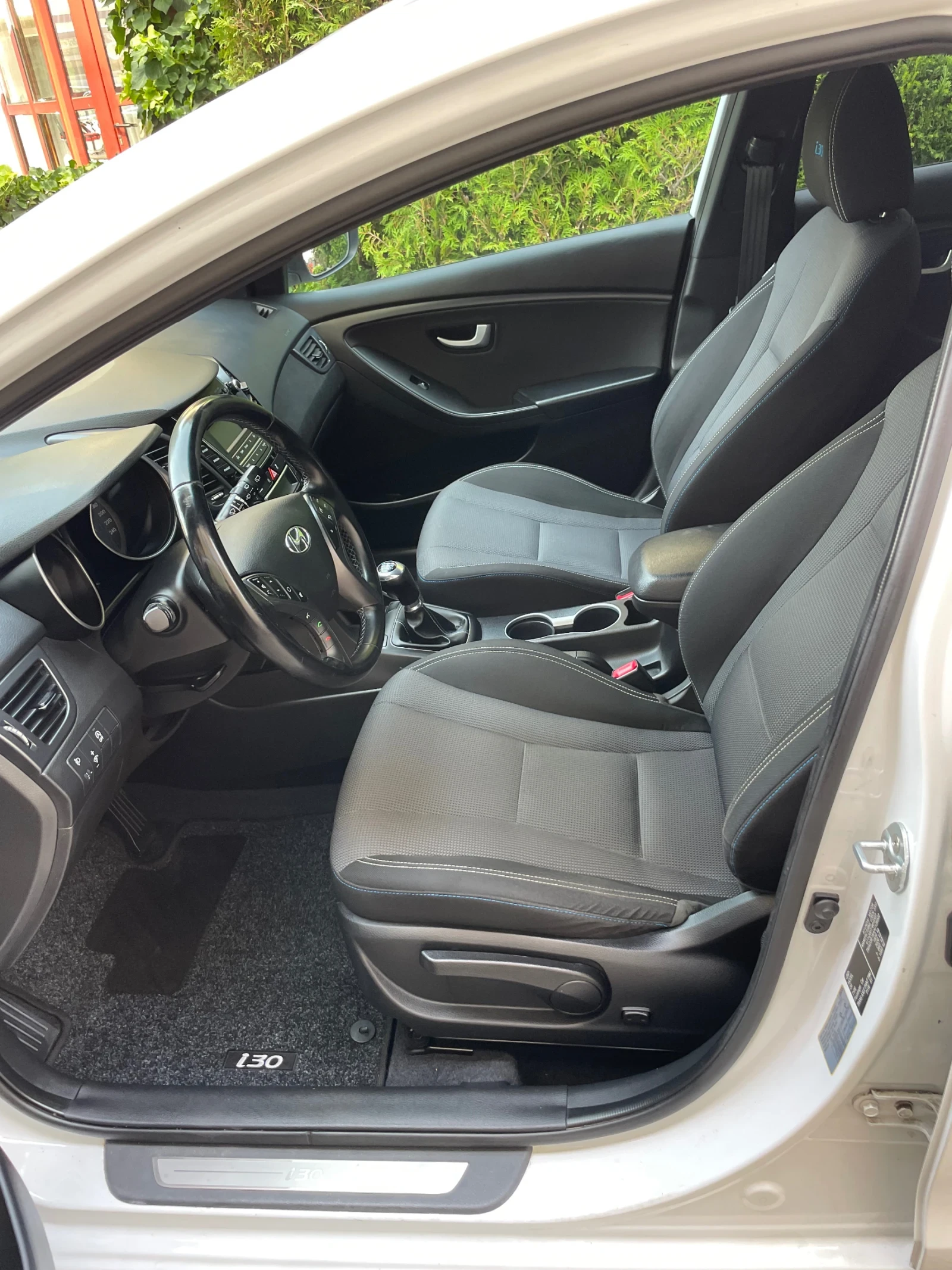 Hyundai I30 1.4i* 100kc* Passion blue, снимка 7 - Автомобили и джипове - 55853346
