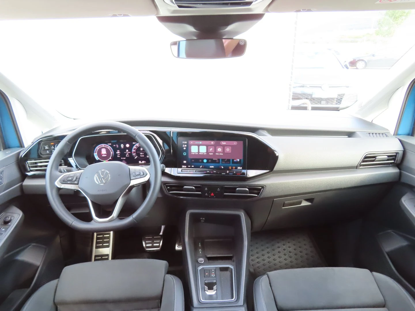 VW Caddy, снимка 4 - Автомобили и джипове - 56420374