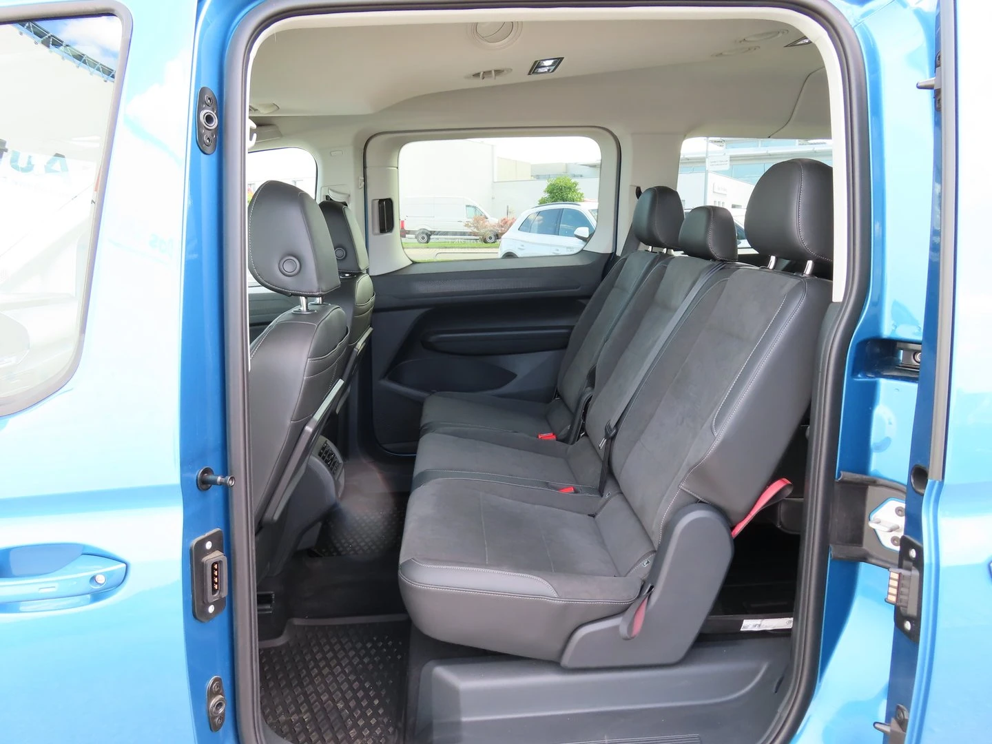 VW Caddy, снимка 15 - Автомобили и джипове - 56420374