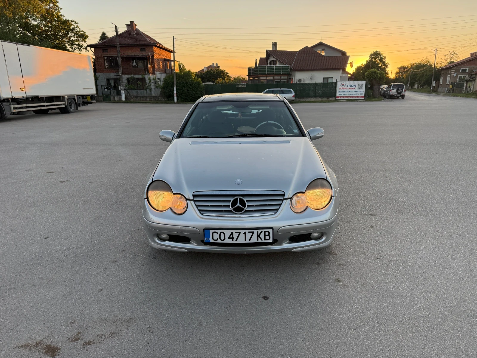 Mercedes-Benz 220, снимка 2 - Автомобили и джипове - 56707701