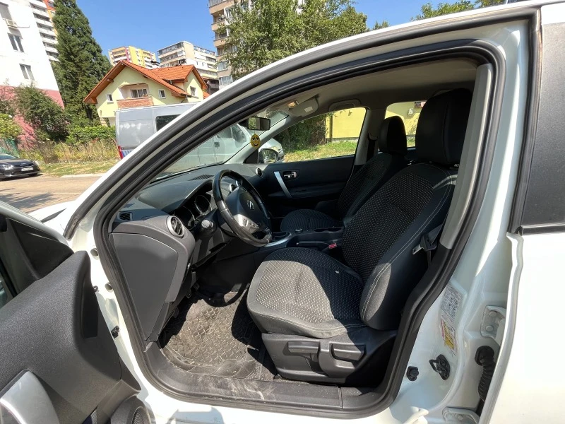 Nissan Qashqai, снимка 11 - Автомобили и джипове - 46676595