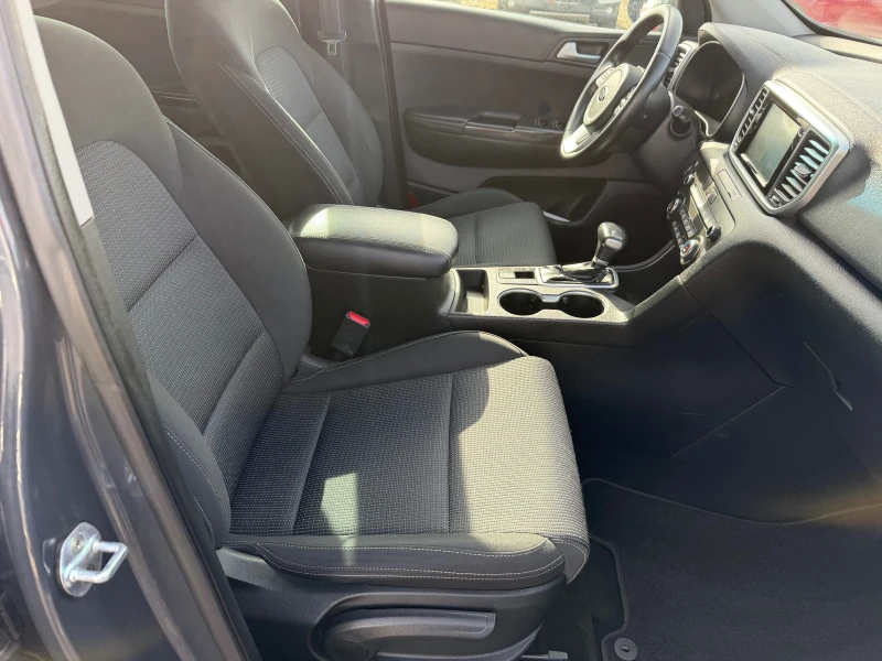 Kia Sportage 1.6 CRDI, снимка 12 - Автомобили и джипове - 53380016