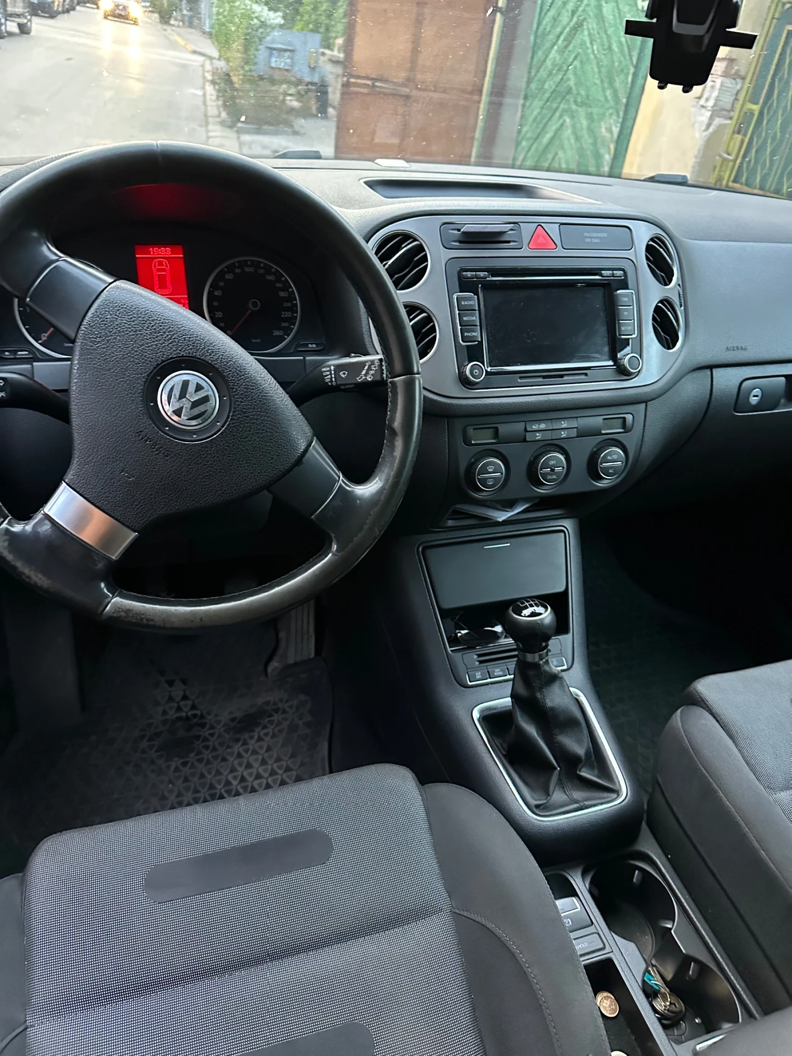 VW Tiguan 2000 - изображение 5