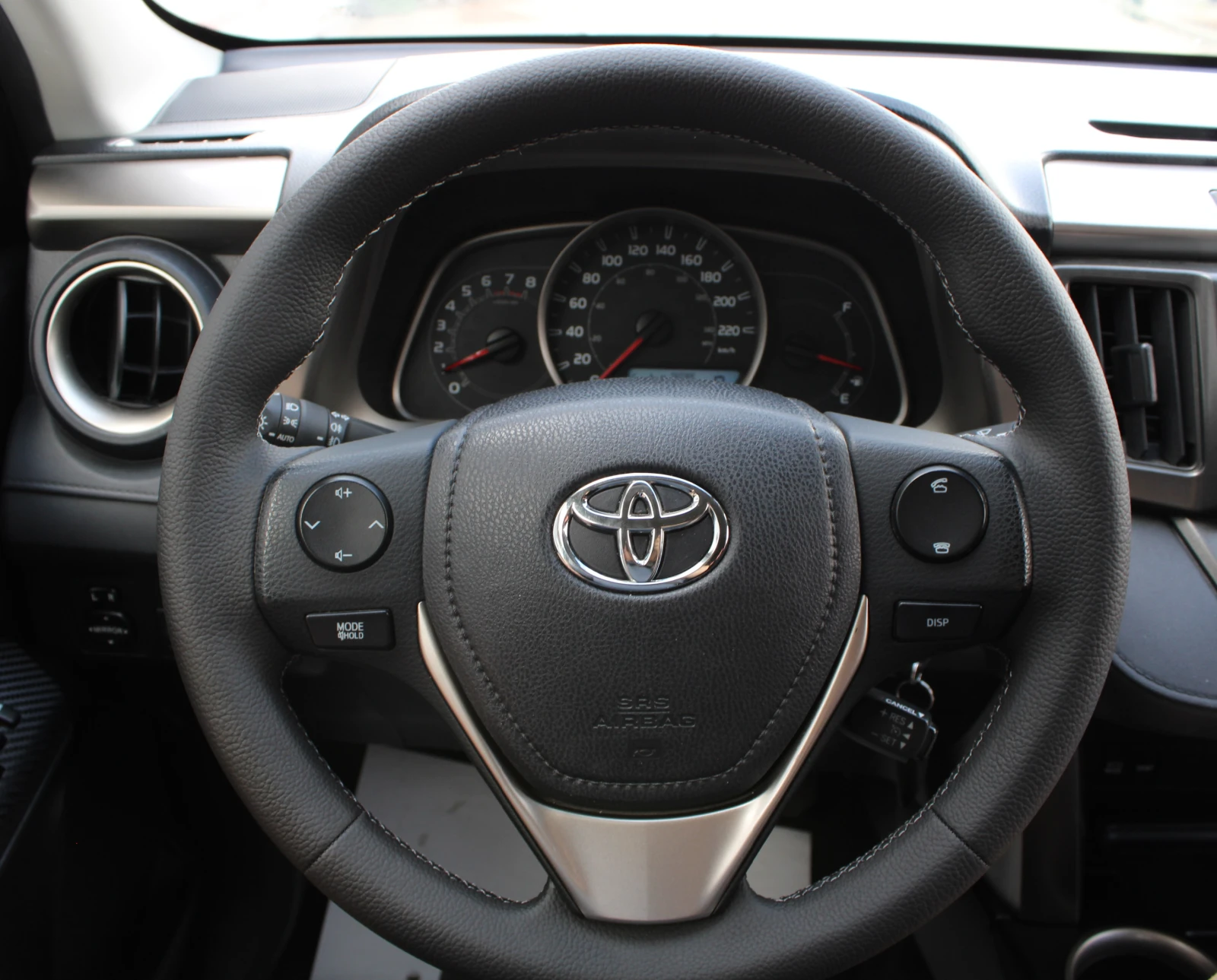 Toyota Rav4 2.5i LE AWD - изображение 10