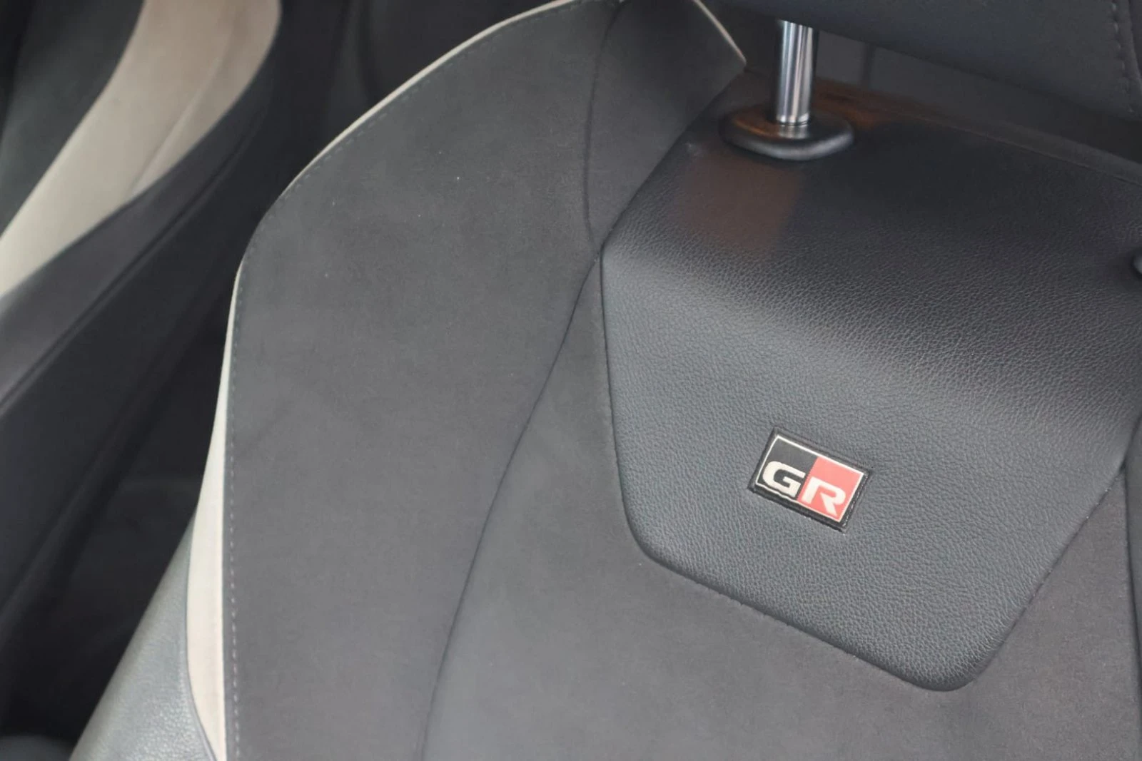 Toyota C-HR 2.0 HEV GR SPORT, снимка 14 - Автомобили и джипове - 53516219