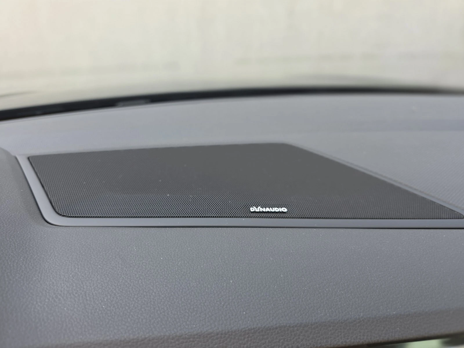 VW Tiguan 2.0 BiTDI 4MOTION DSG R-LINE, снимка 16 - Автомобили и джипове - 54131938