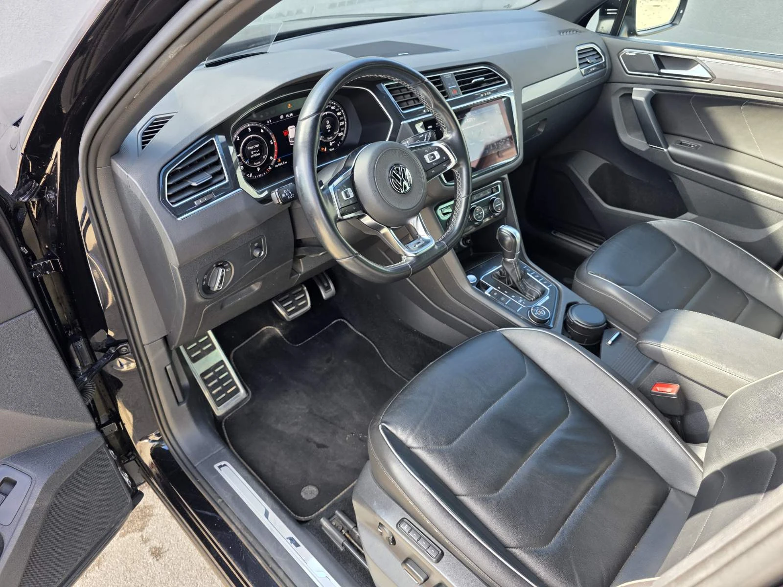 VW Tiguan 2.0 BiTDI 4MOTION DSG R-LINE, снимка 10 - Автомобили и джипове - 54131938