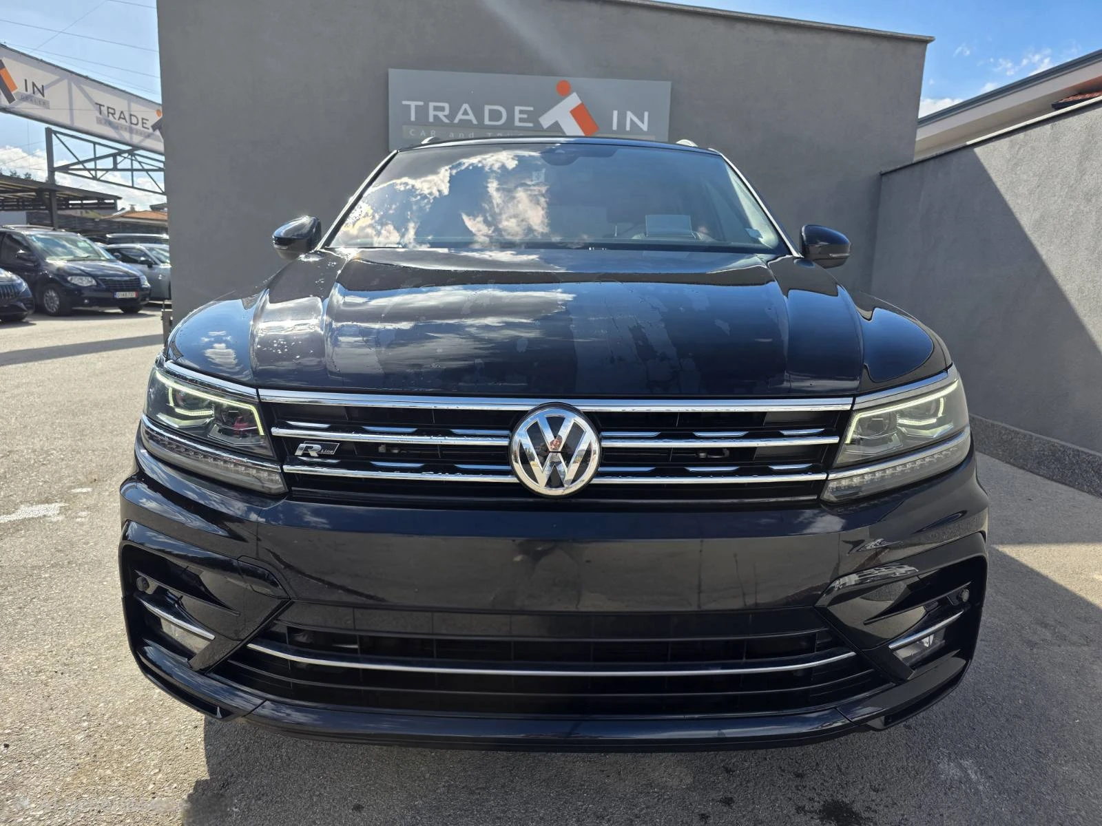 VW Tiguan 2.0 BiTDI 4MOTION DSG R-LINE, снимка 2 - Автомобили и джипове - 54131938