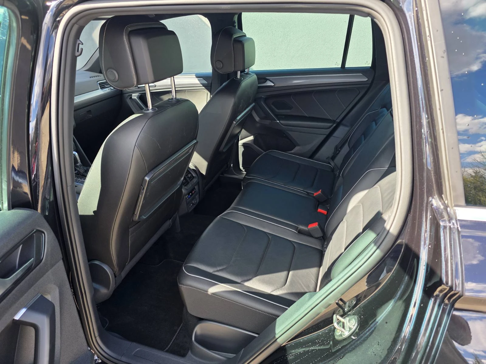 VW Tiguan 2.0 BiTDI 4MOTION DSG R-LINE, снимка 17 - Автомобили и джипове - 54131938