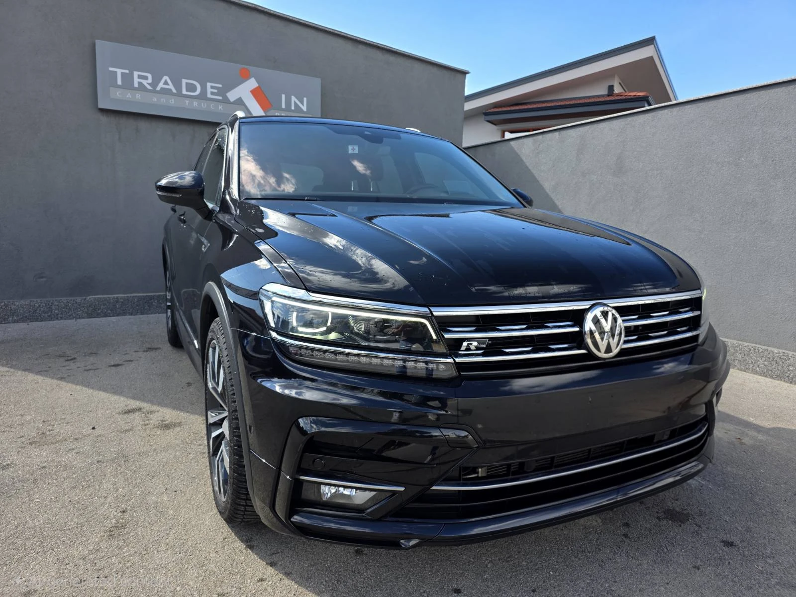 VW Tiguan 2.0 BiTDI 4MOTION DSG R-LINE, снимка 3 - Автомобили и джипове - 54131938