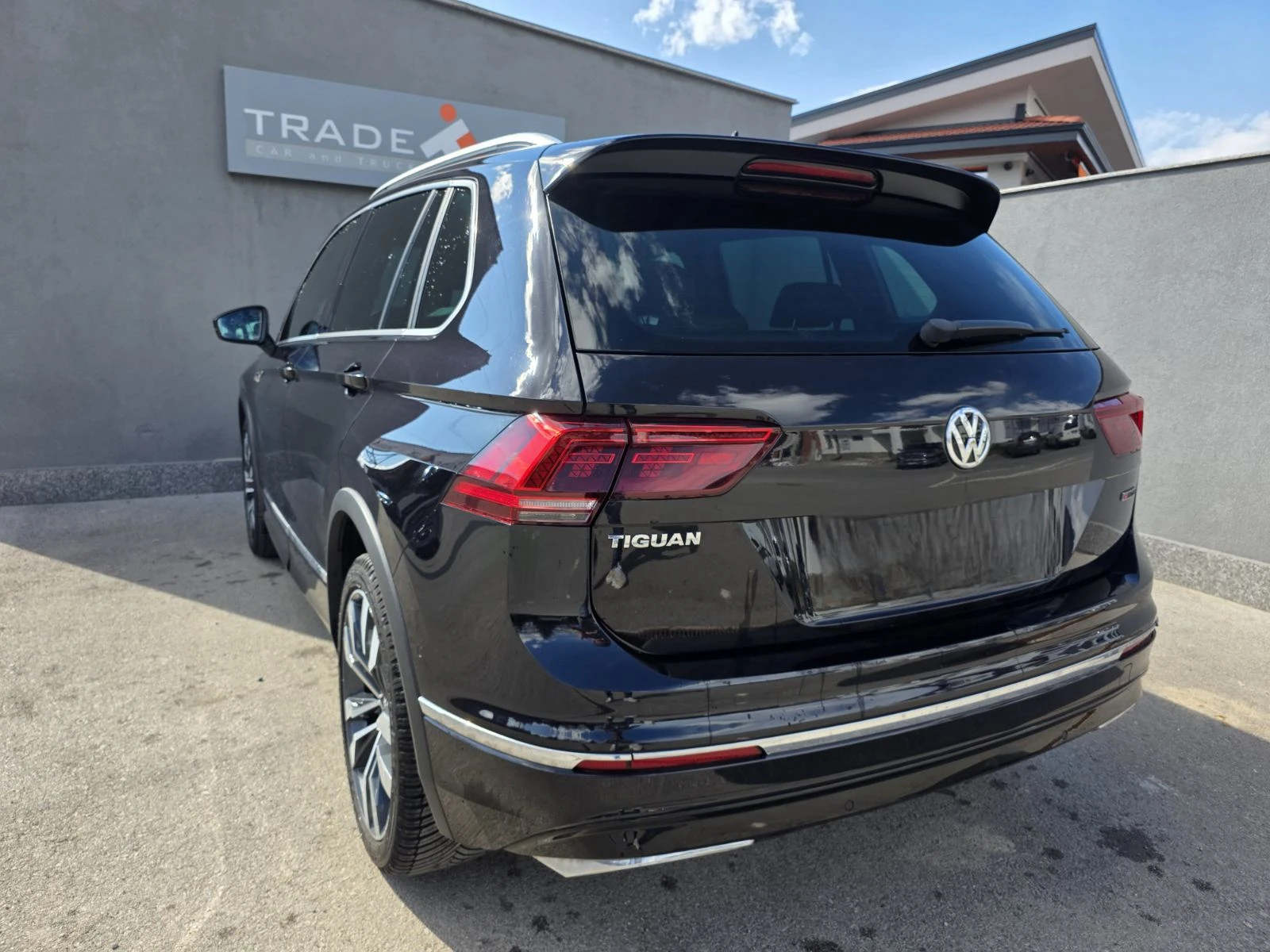 VW Tiguan 2.0 BiTDI 4MOTION DSG R-LINE, снимка 6 - Автомобили и джипове - 54131938