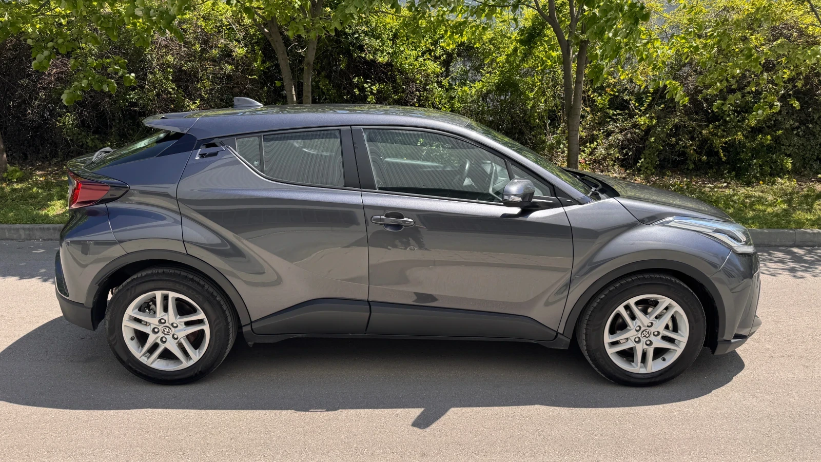 Toyota C-HR 1.8 Hybrid, снимка 4 - Автомобили и джипове - 54444935