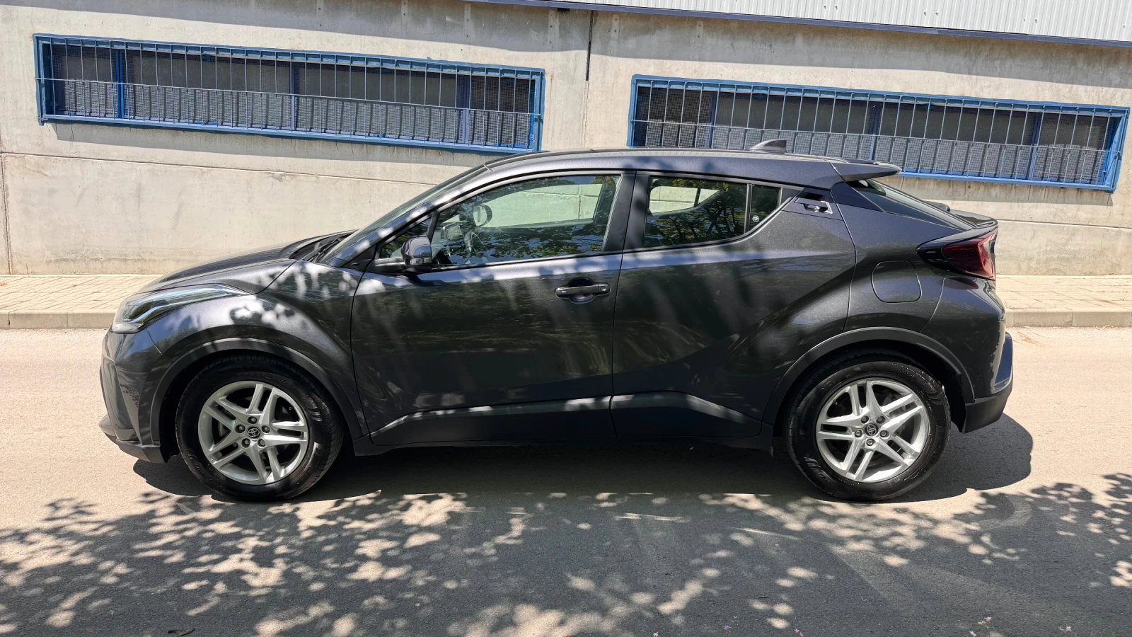 Toyota C-HR 1.8 Hybrid, снимка 8 - Автомобили и джипове - 54444935