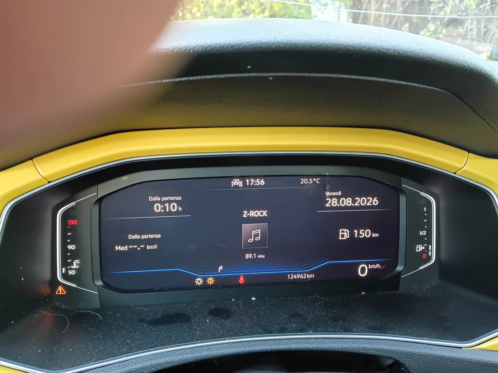 VW T-Roc 1.6 tdi, снимка 6 - Автомобили и джипове - 55851931