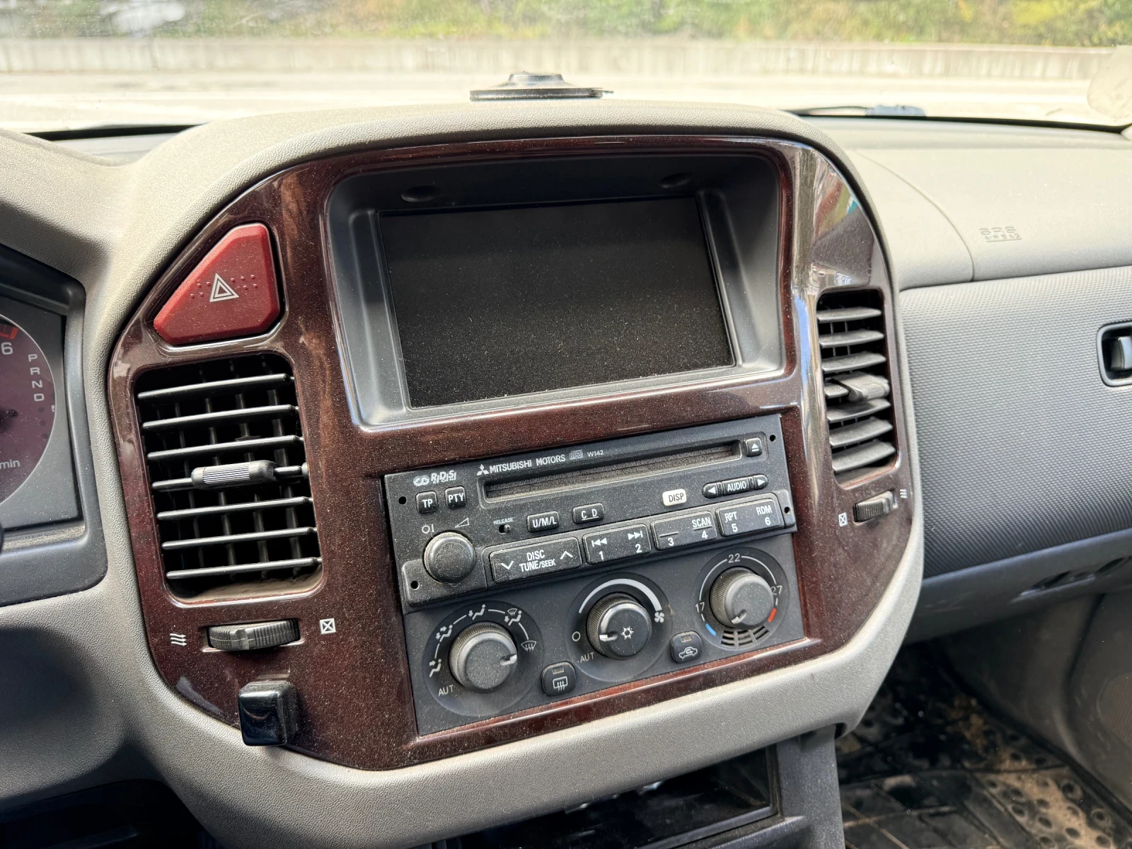 Mitsubishi Pajero 3.2DID* АВТОМАТ* ОБСЛУЖЕН* РЕГИСТРИРАН* , снимка 12 - Автомобили и джипове - 56239434