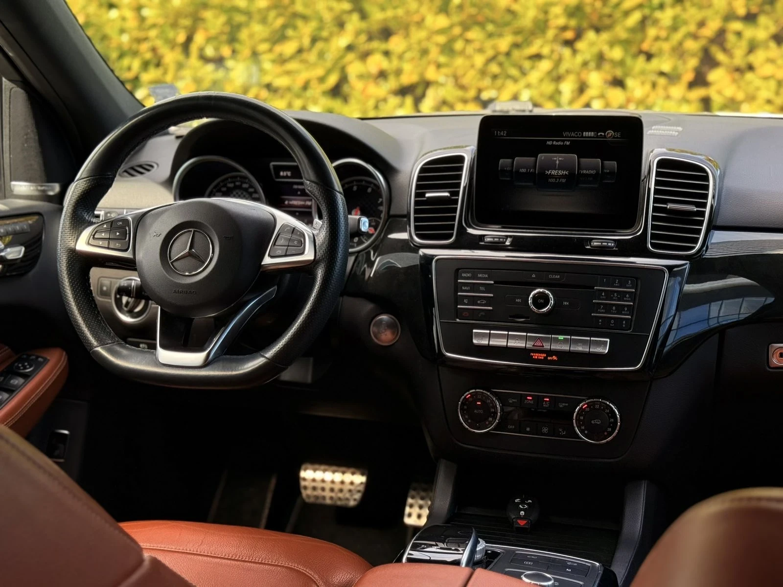 Mercedes-Benz GLE 43 AMG 43 AMG / Panorama /4Matic, снимка 14 - Автомобили и джипове - 56313354
