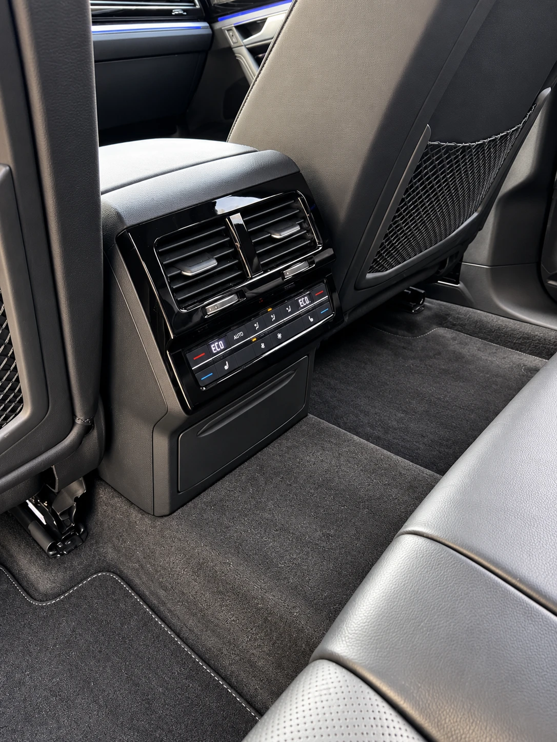 VW Touareg R-Line, снимка 8 - Автомобили и джипове - 56551887