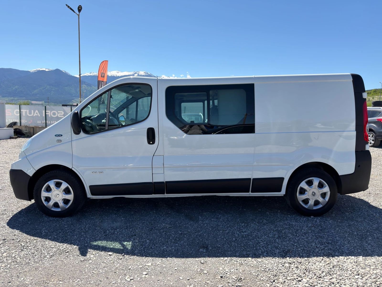 Renault Trafic 2.0d ЕВРО5B/6МЕСТА/БЕЗ РЪЖДА/ ДЪЛГА БАЗА, снимка 2 - Бусове и автобуси - 54595663