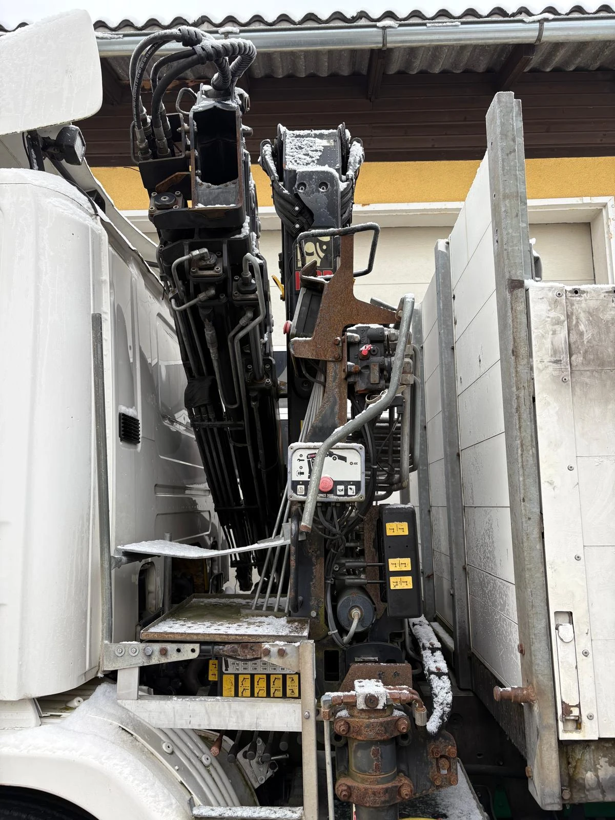 Scania P 340 Кран Hiab 111 - изображение 3