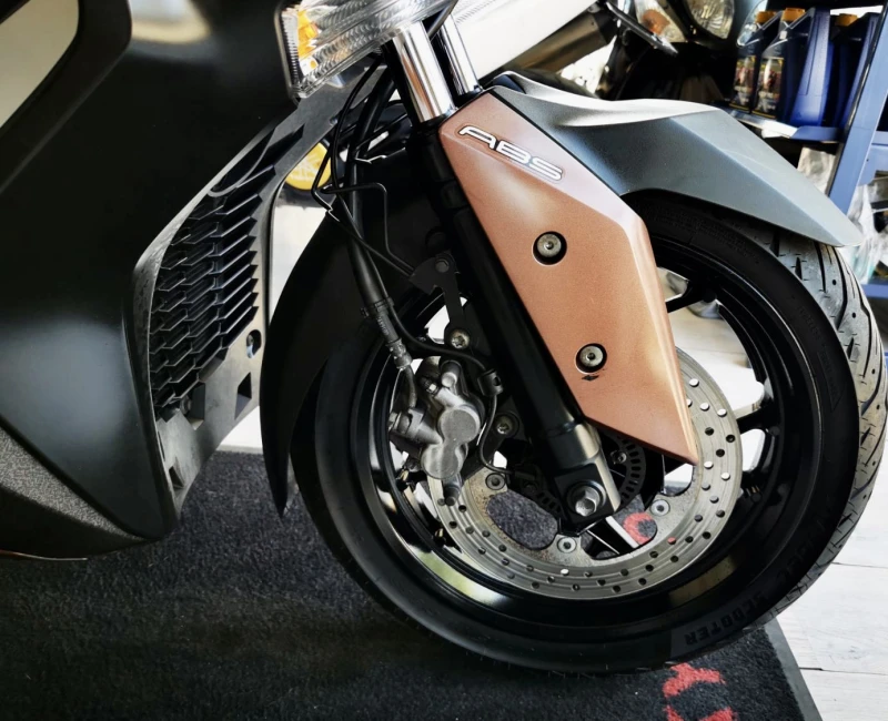 Yamaha X-max 300i ABS/TC/LED 06.2017г., снимка 6 - Мотоциклети и мототехника - 51369260